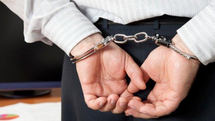 دستگیری سرپرست سازمان مدیریت حمل و نقل شهرداری بوشهر دستگیری سرپرست سازمان مدیریت حمل و نقل شهرداری بوشهر