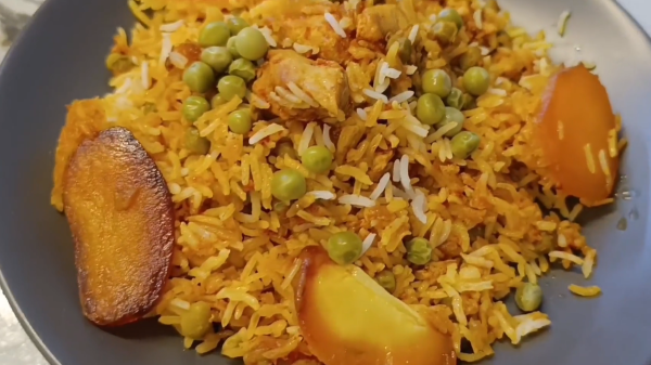 طرز تهیه نخود پلو با مرغ با نخود سبز